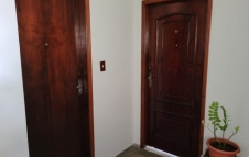 Excelente apartamento com tres dormitórios sendo uma suíte, sala com sacada, quartos com sacadas, quartos com armários, localizado no centro da cidade. - 12831